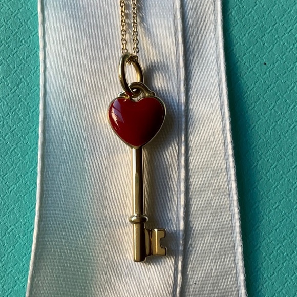 ❤️🔑 TIFFANY & CO. TIFFANY KEYS HEART KEY CHARM NECKLACE PENDANT ❤️🔑 - Picture 6 of 16